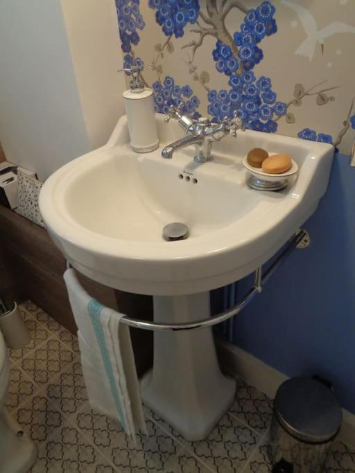 Charming English Style Studio Flat Лондон Екстер'єр фото